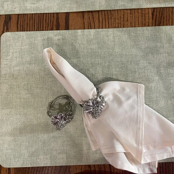 Vintage Grape Vine Arthur Court Napkin Rings Set Of 4 - Picture 4 of 5